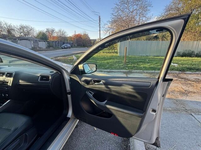 Серый Фольксваген Джетта, объемом двигателя 2.5 л и пробегом 220 тыс. км за 9000 $, фото 17 на Automoto.ua