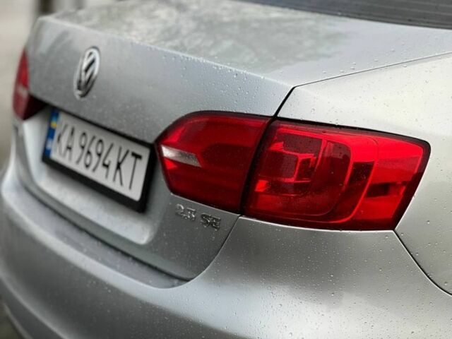 Серый Фольксваген Джетта, объемом двигателя 2.5 л и пробегом 230 тыс. км за 6999 $, фото 4 на Automoto.ua