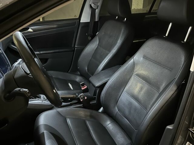 Серый Фольксваген Джетта, объемом двигателя 2.5 л и пробегом 280 тыс. км за 9500 $, фото 5 на Automoto.ua