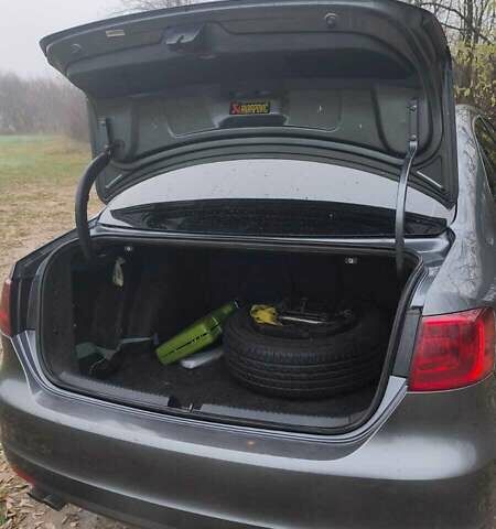 Серый Фольксваген Джетта, объемом двигателя 2.5 л и пробегом 200 тыс. км за 8200 $, фото 6 на Automoto.ua