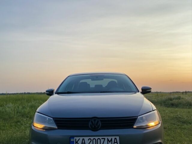 Сірий Фольксваген Джетта, об'ємом двигуна 2.5 л та пробігом 216 тис. км за 8500 $, фото 1 на Automoto.ua