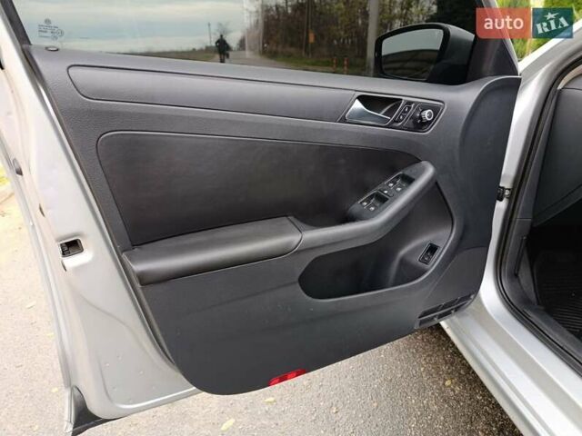 Серый Фольксваген Джетта, объемом двигателя 2.48 л и пробегом 208 тыс. км за 10499 $, фото 13 на Automoto.ua