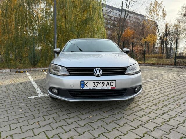 Сірий Фольксваген Джетта, об'ємом двигуна 2.5 л та пробігом 228 тис. км за 8300 $, фото 2 на Automoto.ua