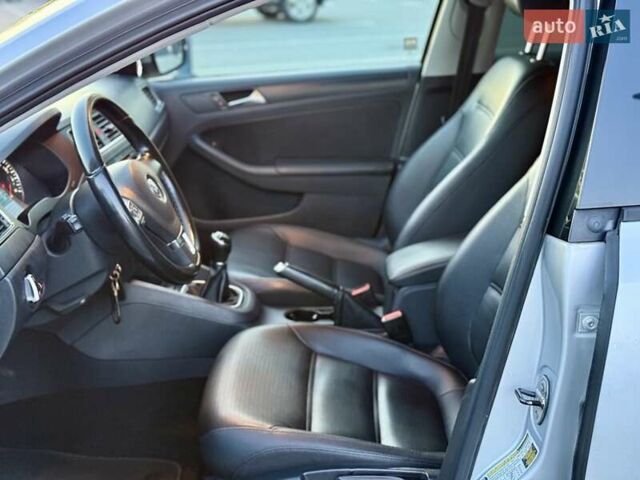 Сірий Фольксваген Джетта, об'ємом двигуна 2.5 л та пробігом 260 тис. км за 6900 $, фото 17 на Automoto.ua