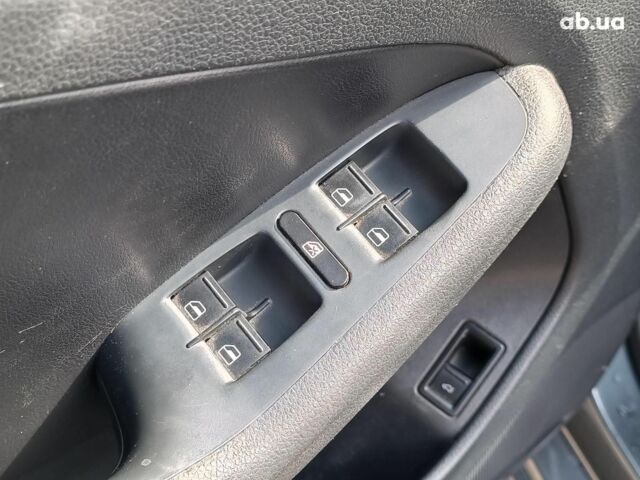 Серый Фольксваген Джетта, объемом двигателя 2.5 л и пробегом 250 тыс. км за 8690 $, фото 22 на Automoto.ua