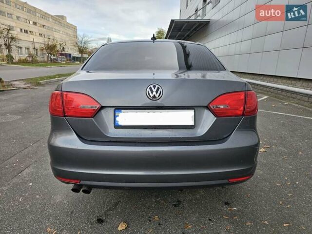 Серый Фольксваген Джетта, объемом двигателя 2.48 л и пробегом 184 тыс. км за 8700 $, фото 3 на Automoto.ua