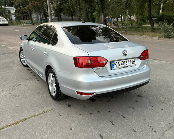 Сірий Фольксваген Джетта, об'ємом двигуна 1.2 л та пробігом 231 тис. км за 7200 $, фото 3 на Automoto.ua