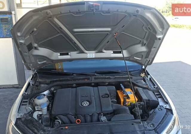 Серый Фольксваген Джетта, объемом двигателя 2.5 л и пробегом 103 тыс. км за 8400 $, фото 8 на Automoto.ua