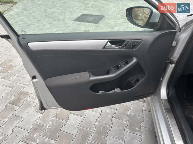 Сірий Фольксваген Джетта, об'ємом двигуна 1.6 л та пробігом 284 тис. км за 6350 $, фото 13 на Automoto.ua