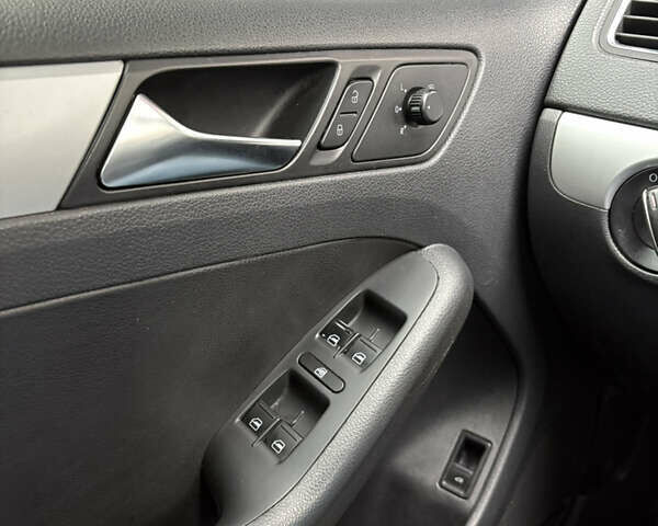 Серый Фольксваген Джетта, объемом двигателя 1.97 л и пробегом 311 тыс. км за 8100 $, фото 17 на Automoto.ua