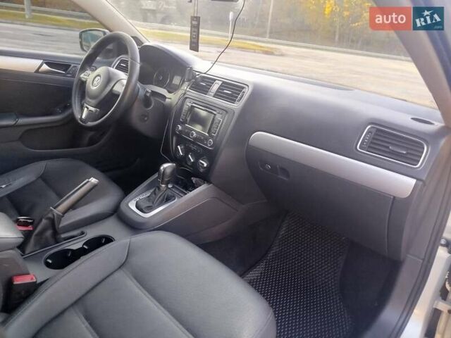 Серый Фольксваген Джетта, объемом двигателя 2.48 л и пробегом 317 тыс. км за 8300 $, фото 4 на Automoto.ua