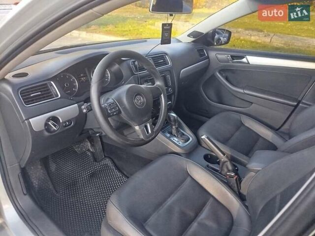 Серый Фольксваген Джетта, объемом двигателя 2.48 л и пробегом 317 тыс. км за 8300 $, фото 7 на Automoto.ua