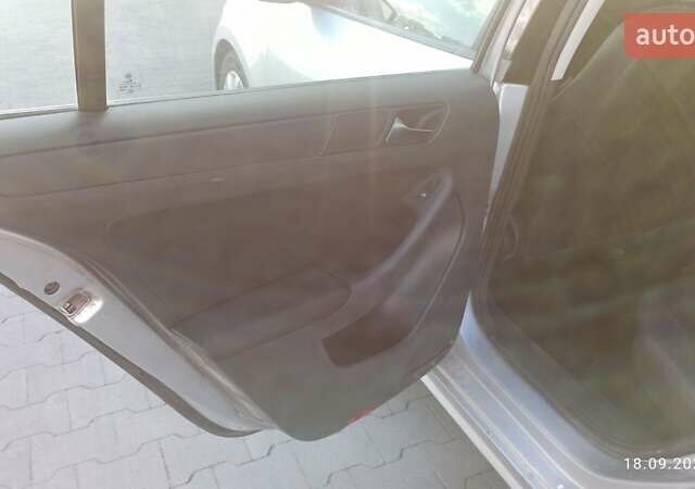 Серый Фольксваген Джетта, объемом двигателя 2.5 л и пробегом 103 тыс. км за 8400 $, фото 19 на Automoto.ua