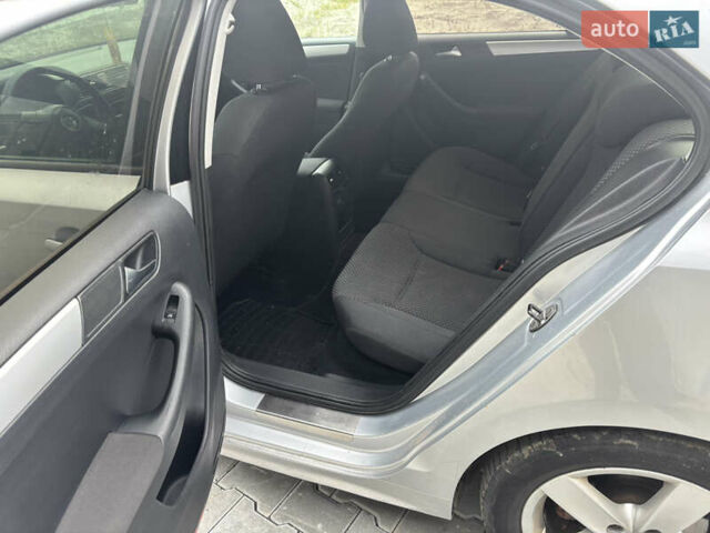 Сірий Фольксваген Джетта, об'ємом двигуна 1.6 л та пробігом 284 тис. км за 6350 $, фото 11 на Automoto.ua