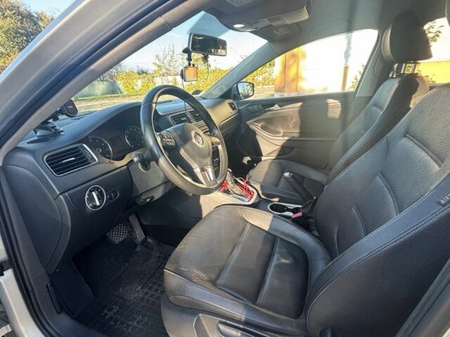 Серый Фольксваген Джетта, объемом двигателя 2.5 л и пробегом 220 тыс. км за 9000 $, фото 4 на Automoto.ua