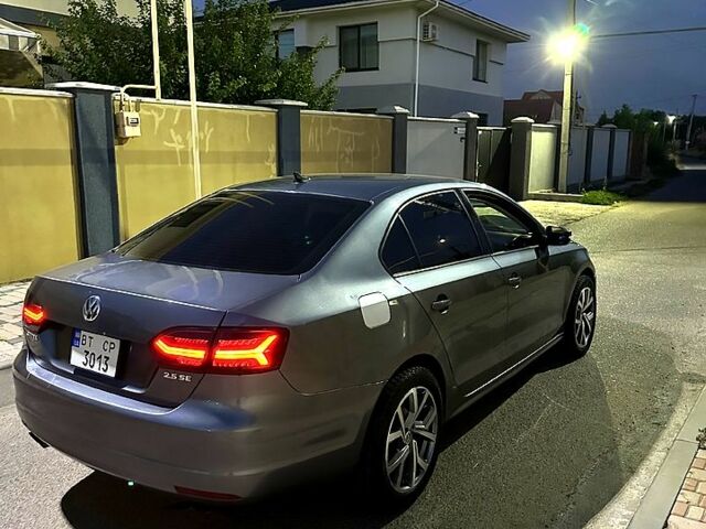 Серый Фольксваген Джетта, объемом двигателя 2.5 л и пробегом 160 тыс. км за 9000 $, фото 2 на Automoto.ua