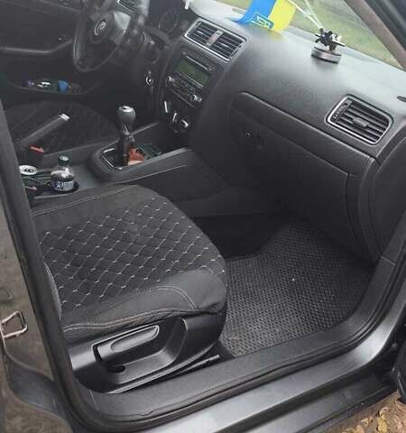 Серый Фольксваген Джетта, объемом двигателя 2.5 л и пробегом 200 тыс. км за 8200 $, фото 25 на Automoto.ua