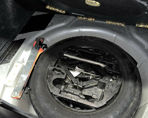 Серый Фольксваген Джетта, объемом двигателя 2.5 л и пробегом 285 тыс. км за 9500 $, фото 2 на Automoto.ua