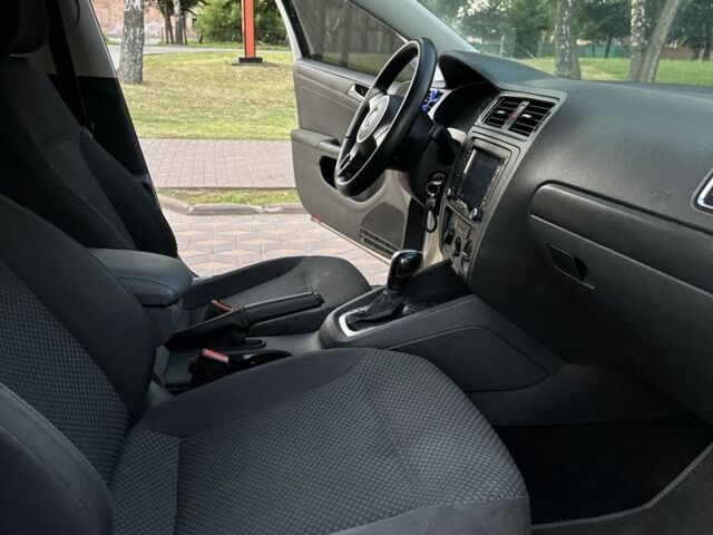 Сірий Фольксваген Джетта, об'ємом двигуна 2 л та пробігом 269 тис. км за 7999 $, фото 18 на Automoto.ua