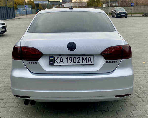 Серый Фольксваген Джетта, объемом двигателя 2.48 л и пробегом 236 тыс. км за 9900 $, фото 4 на Automoto.ua