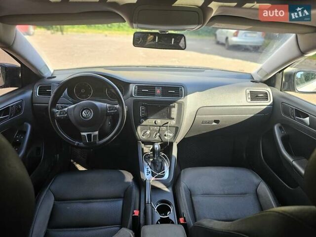 Серый Фольксваген Джетта, объемом двигателя 2.48 л и пробегом 180 тыс. км за 9000 $, фото 12 на Automoto.ua