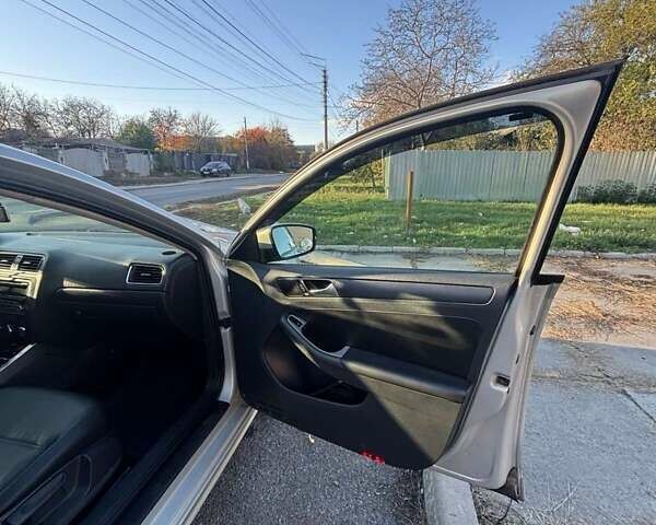 Фольксваген Джетта 2011 в Василькове на Automoto.ua Серый Фольксваген Джетта, объемом двигателя 2.5 л и пробегом 232 тыс. км за 8600 $, фото 13 на Automoto.ua