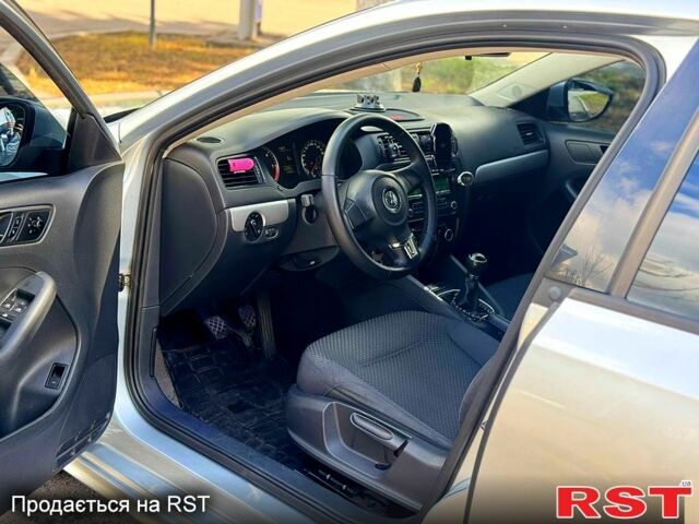 Серый Фольксваген Джетта, объемом двигателя 1.6 л и пробегом 276 тыс. км за 7000 $, фото 5 на Automoto.ua