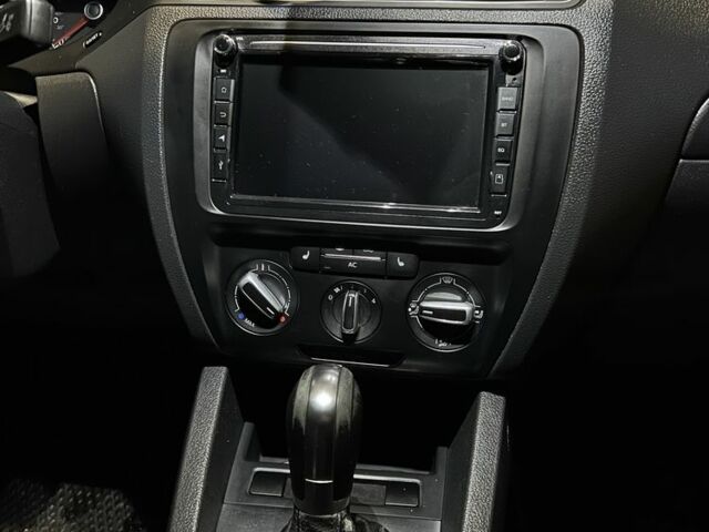 Серый Фольксваген Джетта, объемом двигателя 2.5 л и пробегом 280 тыс. км за 9500 $, фото 7 на Automoto.ua