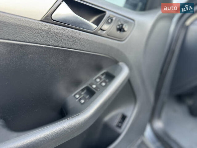 Серый Фольксваген Джетта, объемом двигателя 1.97 л и пробегом 212 тыс. км за 9200 $, фото 27 на Automoto.ua