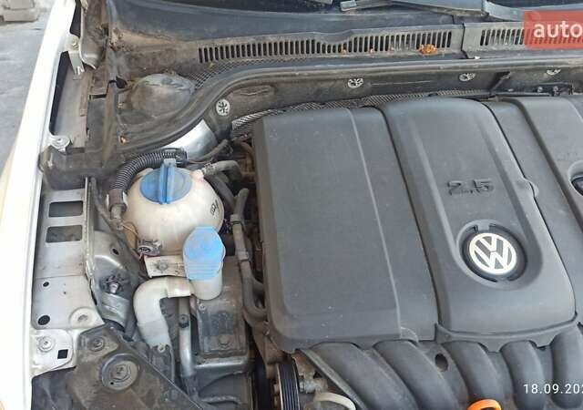 Серый Фольксваген Джетта, объемом двигателя 2.5 л и пробегом 103 тыс. км за 8400 $, фото 16 на Automoto.ua