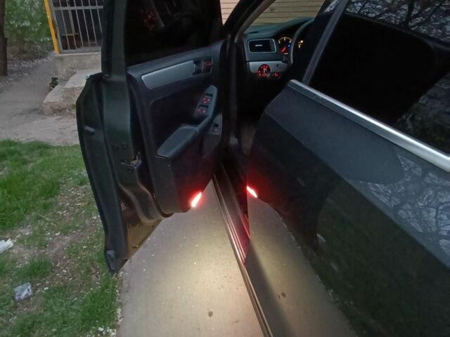 Серый Фольксваген Джетта, объемом двигателя 2 л и пробегом 210 тыс. км за 9200 $, фото 3 на Automoto.ua