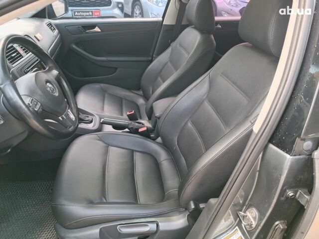 Серый Фольксваген Джетта, объемом двигателя 2.5 л и пробегом 250 тыс. км за 8690 $, фото 19 на Automoto.ua