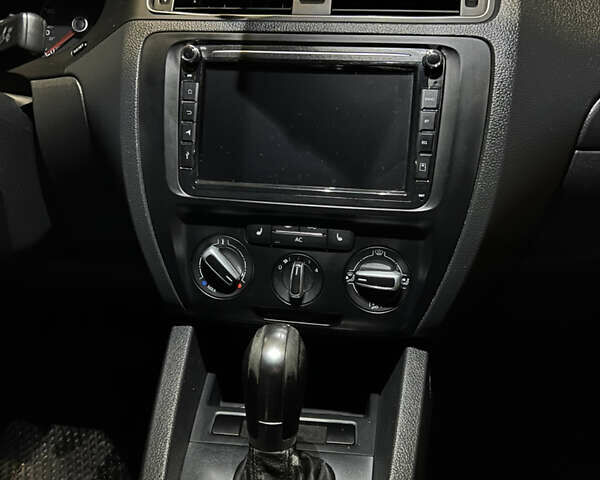 Серый Фольксваген Джетта, объемом двигателя 2.5 л и пробегом 285 тыс. км за 9500 $, фото 16 на Automoto.ua