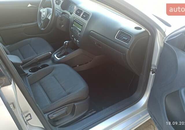 Серый Фольксваген Джетта, объемом двигателя 2.5 л и пробегом 103 тыс. км за 8400 $, фото 2 на Automoto.ua