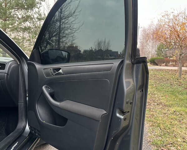 Сірий Фольксваген Джетта, об'ємом двигуна 1.98 л та пробігом 232 тис. км за 5850 $, фото 8 на Automoto.ua