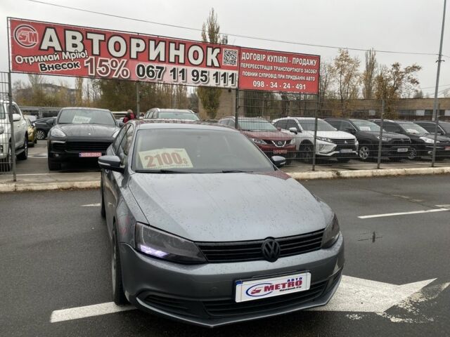Серый Фольксваген Джетта, объемом двигателя 2.5 л и пробегом 250 тыс. км за 7850 $, фото 1 на Automoto.ua