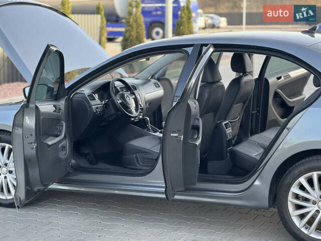 Серый Фольксваген Джетта, объемом двигателя 1.97 л и пробегом 212 тыс. км за 9200 $, фото 22 на Automoto.ua