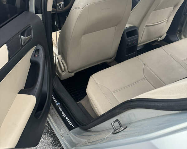 Сірий Фольксваген Джетта, об'ємом двигуна 2.5 л та пробігом 400 тис. км за 7000 $, фото 12 на Automoto.ua