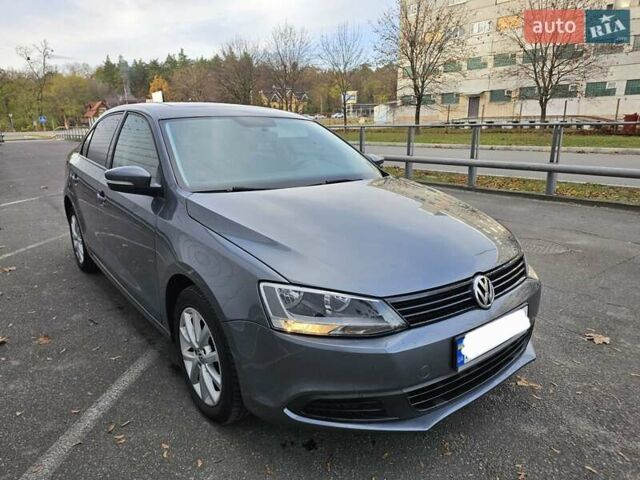 Серый Фольксваген Джетта, объемом двигателя 2.48 л и пробегом 184 тыс. км за 8700 $, фото 7 на Automoto.ua