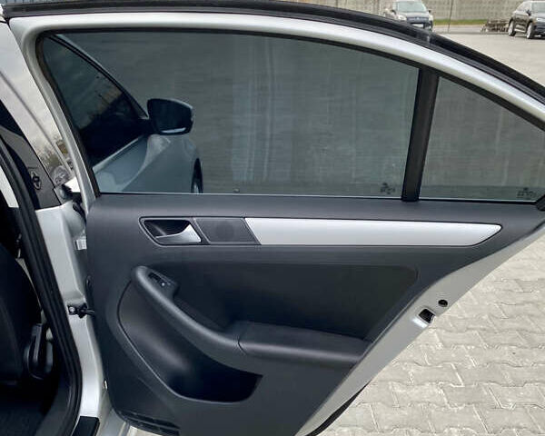 Серый Фольксваген Джетта, объемом двигателя 2.48 л и пробегом 236 тыс. км за 9900 $, фото 12 на Automoto.ua