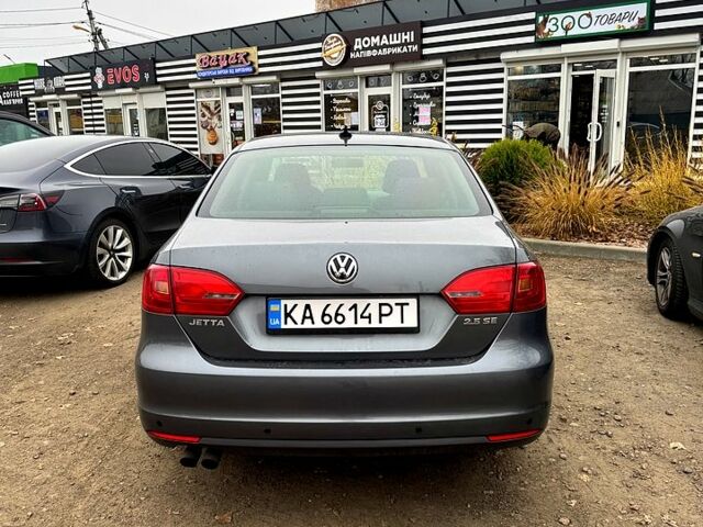Серый Фольксваген Джетта, объемом двигателя 2.5 л и пробегом 300 тыс. км за 8500 $, фото 5 на Automoto.ua
