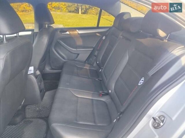 Серый Фольксваген Джетта, объемом двигателя 2.48 л и пробегом 317 тыс. км за 8300 $, фото 2 на Automoto.ua