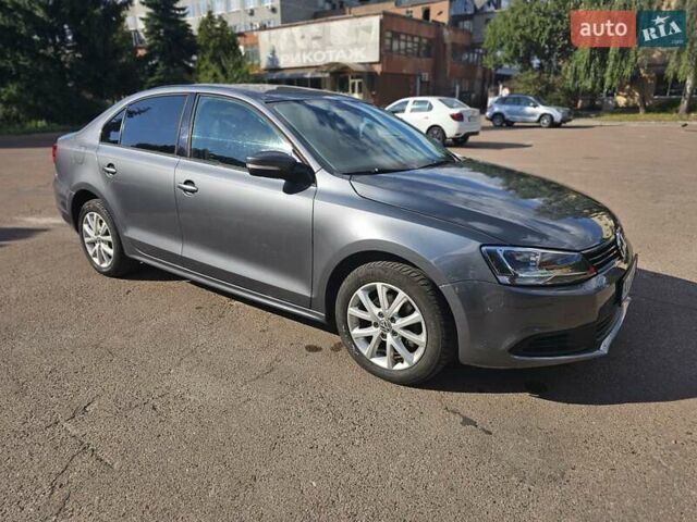 Серый Фольксваген Джетта, объемом двигателя 2.48 л и пробегом 180 тыс. км за 9000 $, фото 9 на Automoto.ua