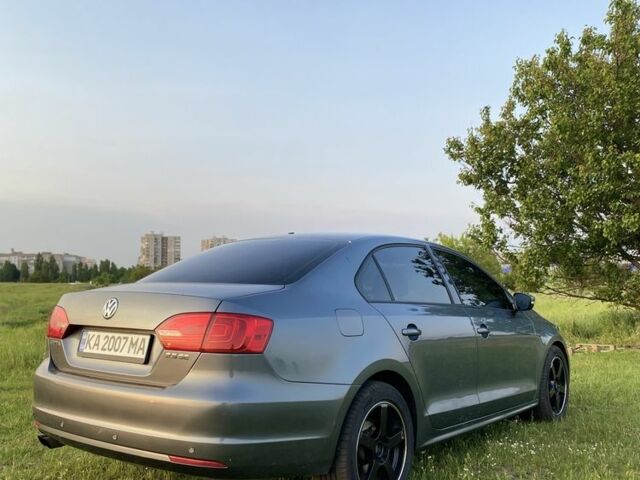 Сірий Фольксваген Джетта, об'ємом двигуна 2.5 л та пробігом 216 тис. км за 8500 $, фото 3 на Automoto.ua