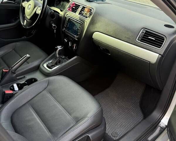 Сірий Фольксваген Джетта, об'ємом двигуна 2.48 л та пробігом 228 тис. км за 8100 $, фото 20 на Automoto.ua