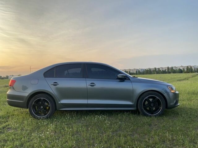 Сірий Фольксваген Джетта, об'ємом двигуна 2.5 л та пробігом 216 тис. км за 8500 $, фото 2 на Automoto.ua