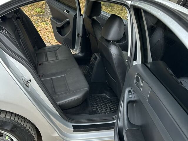 Серый Фольксваген Джетта, объемом двигателя 2.5 л и пробегом 275 тыс. км за 7700 $, фото 7 на Automoto.ua