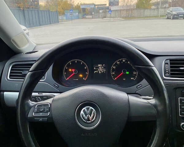 Серый Фольксваген Джетта, объемом двигателя 2.48 л и пробегом 236 тыс. км за 9900 $, фото 19 на Automoto.ua