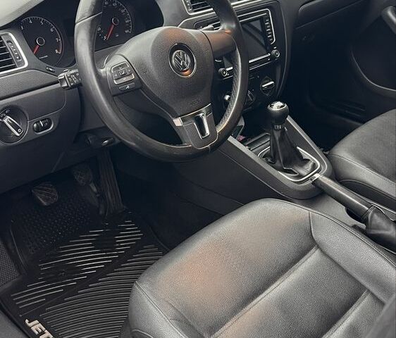 Серый Фольксваген Джетта, объемом двигателя 2.5 л и пробегом 260 тыс. км за 8750 $, фото 4 на Automoto.ua