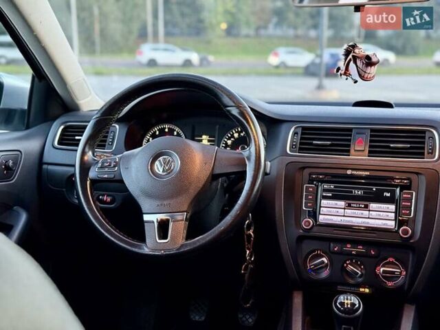 Сірий Фольксваген Джетта, об'ємом двигуна 2.5 л та пробігом 260 тис. км за 6900 $, фото 16 на Automoto.ua